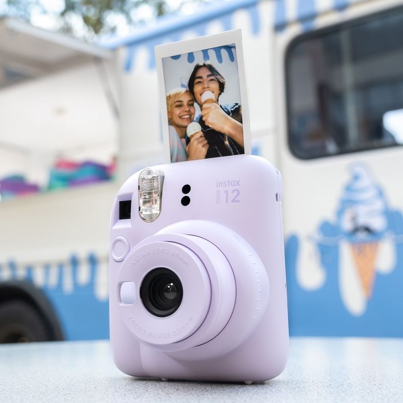  Fujifilm Instax Mini 12 Cámara instantánea, lila morado :  Electrónica