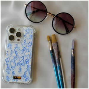 Funda Para iPhone 15 Pro En Transparente Blue Flowers